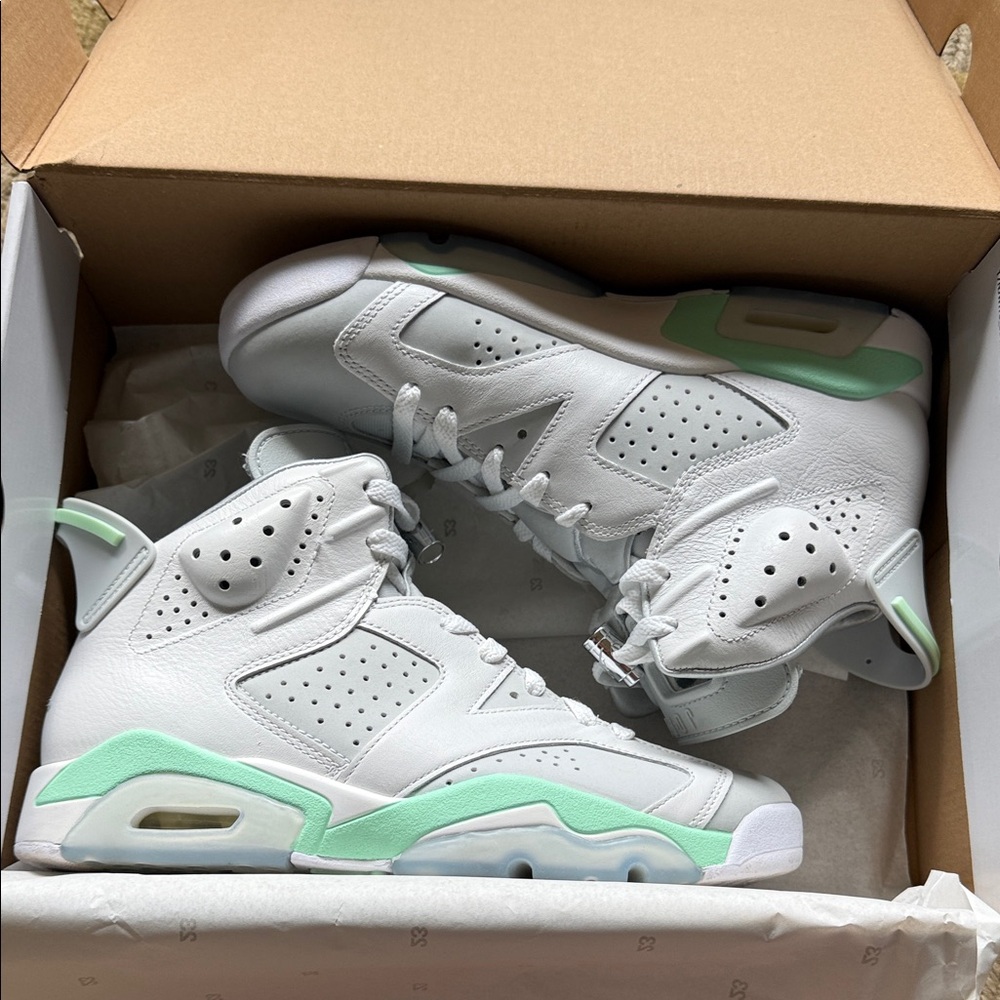 Air Jordan Retro 6 Mint Foam (M6.5/W8)
